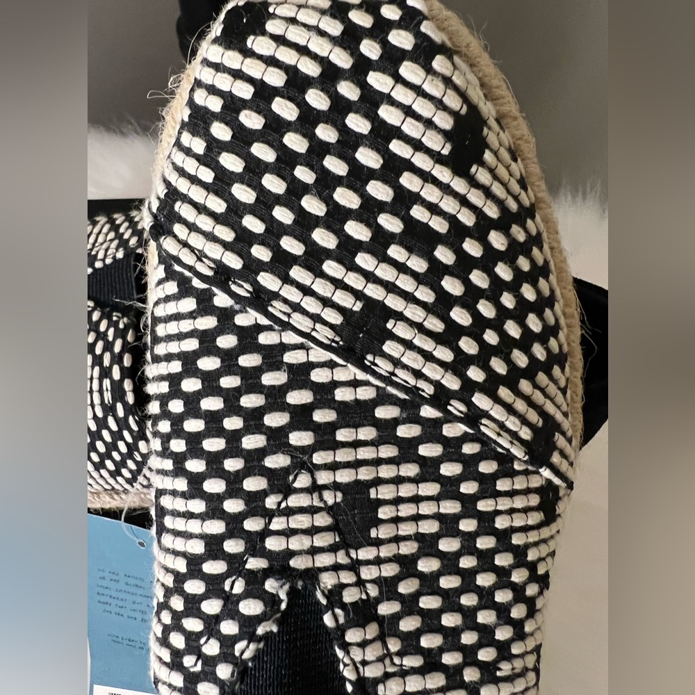 TOMS Slip On Women's Size 8.5 Classics Black White Geometric Print Espadrille - Picture 2 of 11